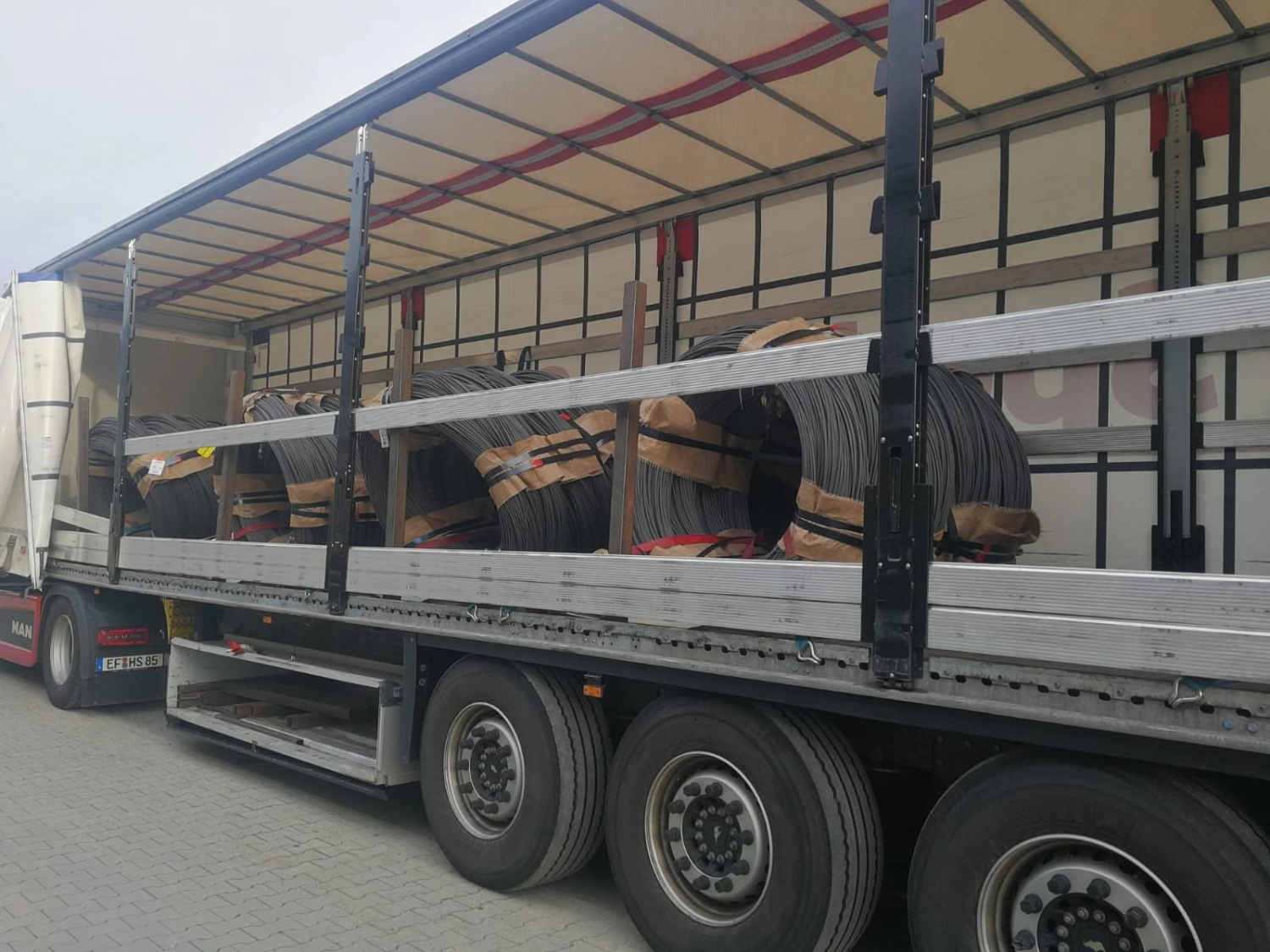  Steitz Transport Systeme GmbH - Spedition - beladener LKW